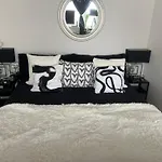 Executive Suite Top Location & Fast Free Wi-Fi & Ac & Parking