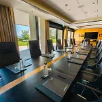 What are the best hotels near Lake Zurich?