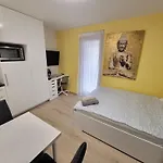 City Center Zurich Downtown Studio With Balcony Erlach - Self Checkin