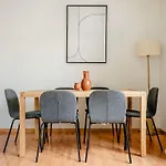 Olive Suite Zuerich - 90 Qm, 3 Schlafzimmer, Balkon & Moderne Kueche