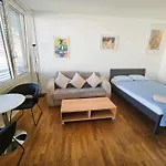 Modern Apartment With Balcony In Zurich Center A Hoh - Self Checkin