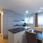 Nice 1Br Near Lake And Very Central - Hoesch 13