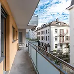 1br Near And Very - Hoesch 13