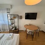 Studio City Center - Crown 13