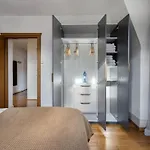 Azure - Free Parking Apartment *