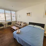 Stylish With Balcony Self Check-in A Hoh Apartment *