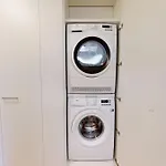 Central But Quiet 1Br Apartment - Sun 6