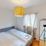 Cozy With Balcony In Apartment *