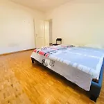 Apartment 5 Bedroom Center With Balcony Dorf - Self Checkin