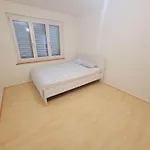 5-Bed Huge Flat In Zurich City - Schurgi - Self Checkin