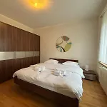 Apartment Spacious 1br Near And Opera - Mill 3 11