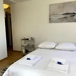 Charming Riverside Studio - Stork 41