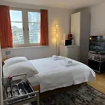 Charming Riverside Studio - Stork 41