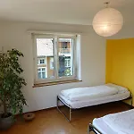 Designer Apt, 2 Balconies, 10min To Main Station