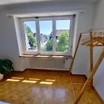Designer Apt, 2 Balconies, 10min To Main Station *