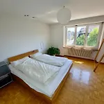 Designer Apt, 2 Balconies, 10min To Main Station