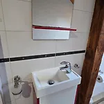 Apartment Cozy With Roof Terrace For 3 *