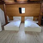 Cozy With Roof Terrace For 3