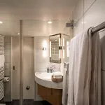 Lake Side Location Bellevue Apartment *