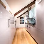 Lake Side Location Bellevue Apartment *