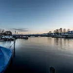Lake Side Location Bellevue *