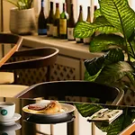 Locke Am Platz Zurich