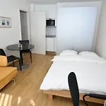 Very Centrally Located Studio - Crown 15