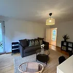 Cozy With Balcony In Apartment Zurich