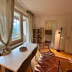 Live Zurich In Cozy Apartment