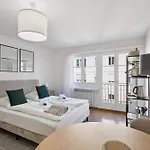 City Studio - Crown 32