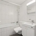 - Crown 32 Apartment *