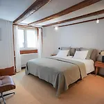 Charming Historical Apartment In Zurich City Center Oldtown