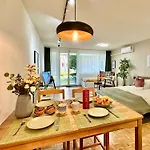 Alpine City Studio With Ac, Garden Terrace And Much Privacy