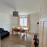 Cozy 2-Bedroom Apartment In Vibrant Zurich