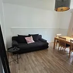 Cozy 2-Bedroom Apartment In Vibrant Zurich