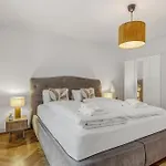 Im Stadtzentrum Gelegenes Apartment Mit Kingsize Bed