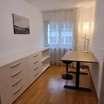 Executive 2 Bd Flat In Center - Hoesch 1