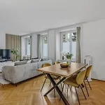 Im Stadtzentrum Gelegenes Apartment Mit Kingsize Bed