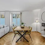 Im Stadtzentrum Gelegenes Mit Kingsize Bed Apartment