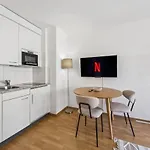 Wifi, Smart Tv, City Centre, Queen Bed - Cr 18