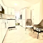 2 Rooms in Center of Zürich HB Station