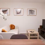 Golden Harmony In Oerlikon Apartment *