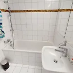 Charming 1Bd Flat - Old Town Uz1