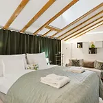 Old Town Diamond Penthouse Ac Private Rooftop