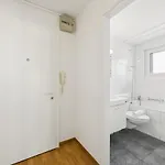 Wifi, Smart Tv, City Centre, Queen Bed - Cr 18