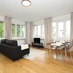 New City Center Apt With Private Entry & Parking