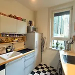 Geraeumiges Zimmer In Charmantem Altbau