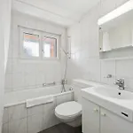 Very Centrally Located - Crown 15 Apartment *