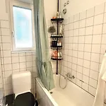 Geraeumiges Zimmer In Charmantem Altbau