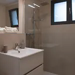 Golden Harmony In Oerlikon Apartment *